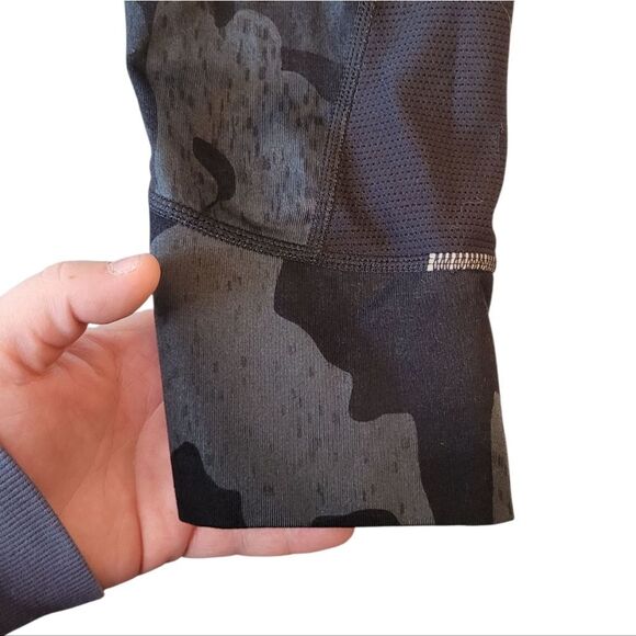 Athleta Women's Dark Camo Leggings Size S - Picture 5 of 6